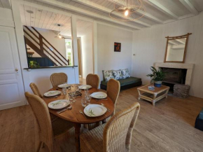 Gîte familial avec piscine chauffée, jardin privé et équipements bébé en Charente - FR-1-653-182